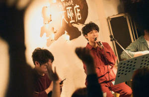 吴青峰演唱会深情致敬音乐人方大同:我们都很想你