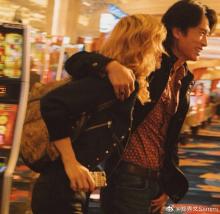 67岁苗侨伟冻龄状态曝光 与戚美珍相濡以沫36年成典范