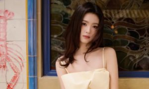 章若楠吊带裙性感优雅 长发微卷眼神撩人又纯又欲